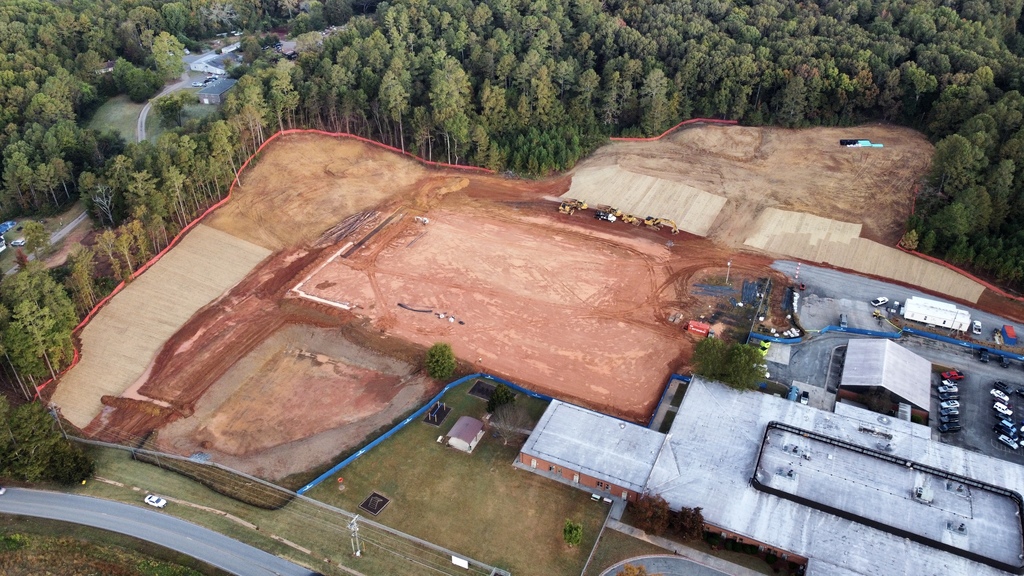 picture of the new Mission Road Elementary School being built
