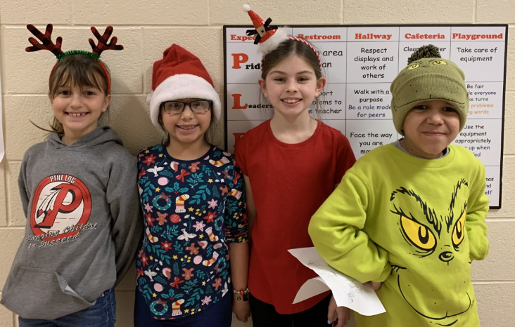 Y23 Christmas kids in the hall