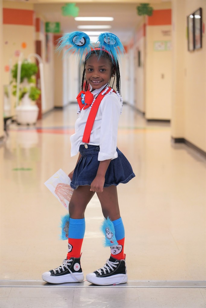 Cloverleaf Elementary School student dressing up for Read Across America Week
