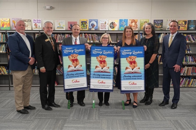 Principal’s awarded banner for third grade literacy growth